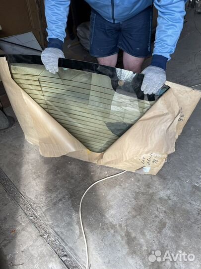 Заднее стекло на кия авелла- дельта