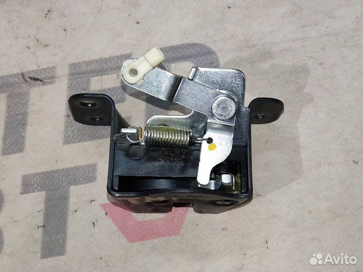 Замок стекла крышки багажника Hyundai Tucson