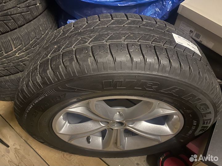 Goodyear Wrangler HP 235/65 R17