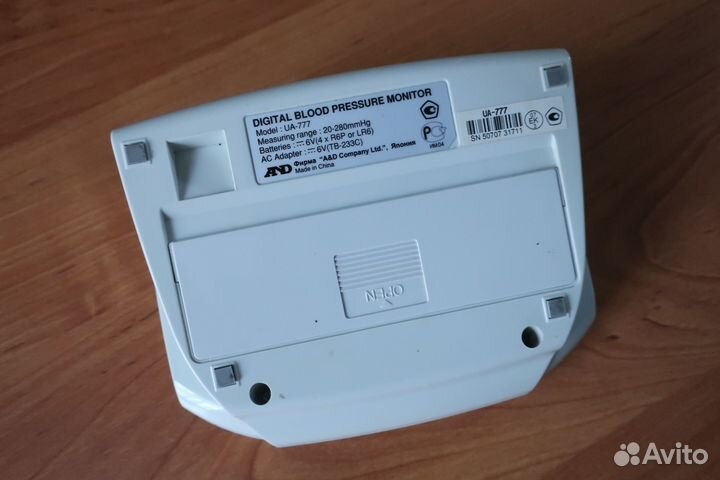 Тонометр автоматический AND UA-777 с адаптером