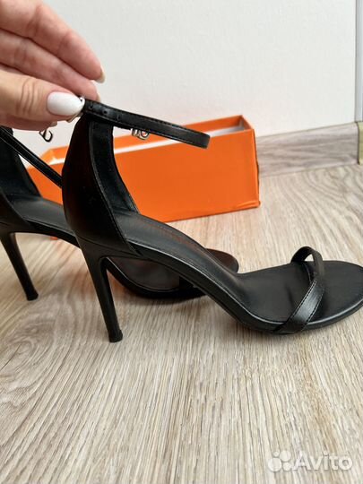 Босоножки yves saint laurent