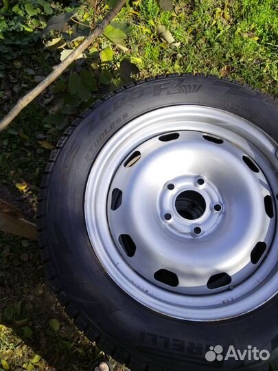 Pirelli Ice Zero FR 205/60 R16