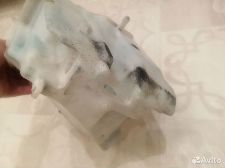 Бачок стеклоомывателя Toyota Hilux Surf 185