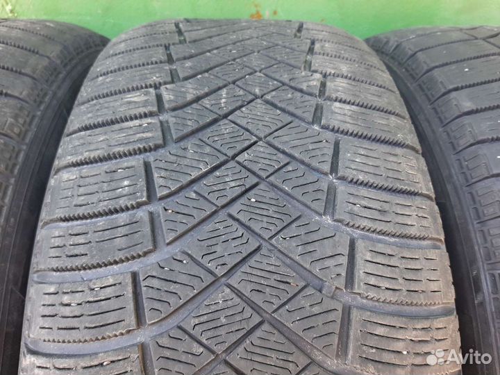 Pirelli Ice Zero FR 255/55 R18
