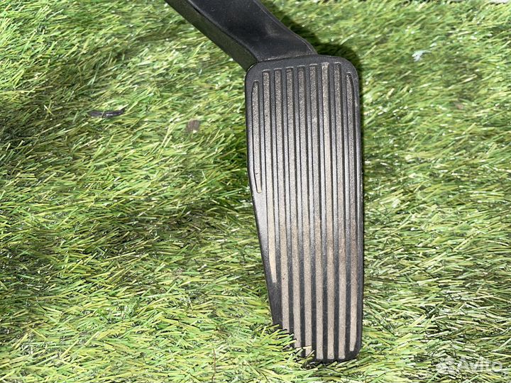 Педаль газа Dodge Nitro 2011