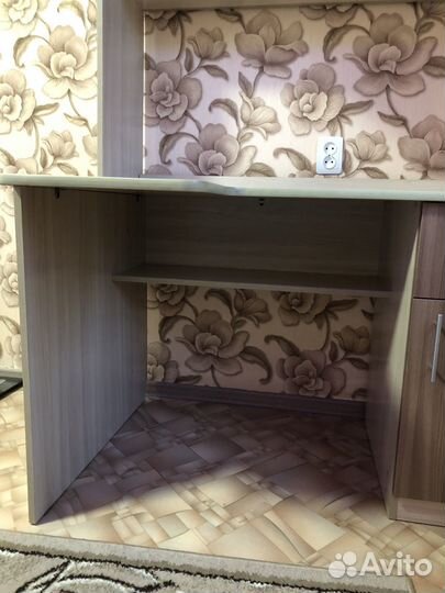 Угловой письменный стол