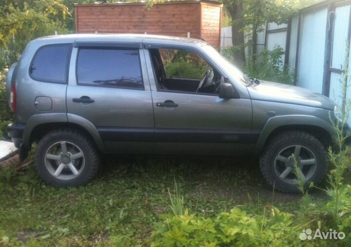 Арки на Chevrolet Niva Квадратные