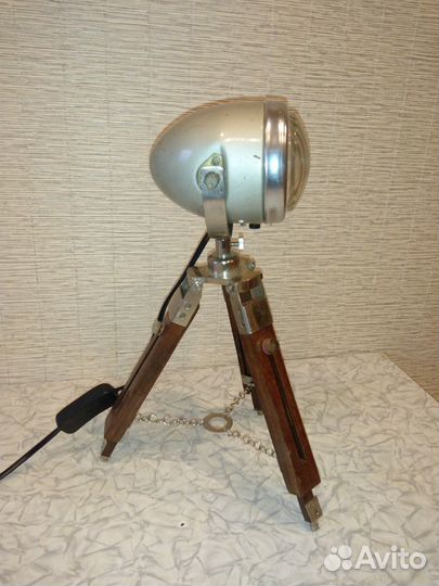 Лампа- тренога, 
