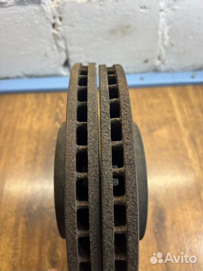 Диск тормозной передний Volkswagen Passat B5+