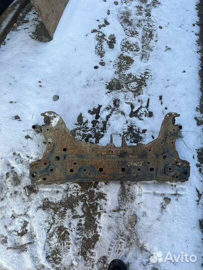 Подрамник передний Mazda Demio 2