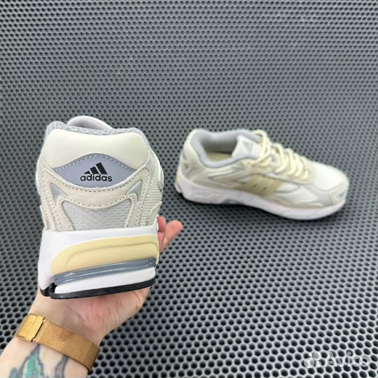 Кроссовки Adidas Response CL Crystal White