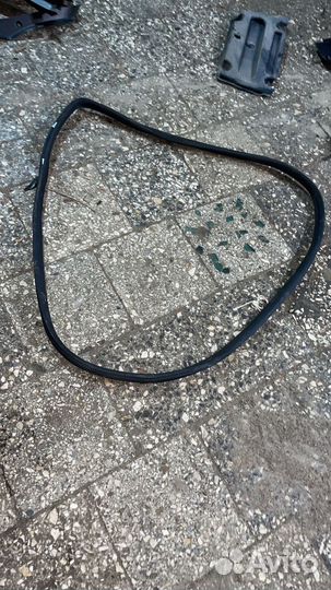Уплотнитель задней двери на Mercedes-Benz CLS 218