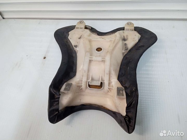 Yamaha R1 2004-2006. Сиденье водительское