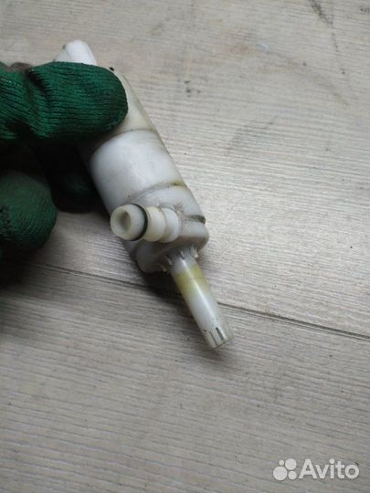 Насос стеклоомывателя передний Mercedes E-Class