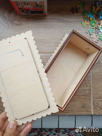 Деревянная шкатулка