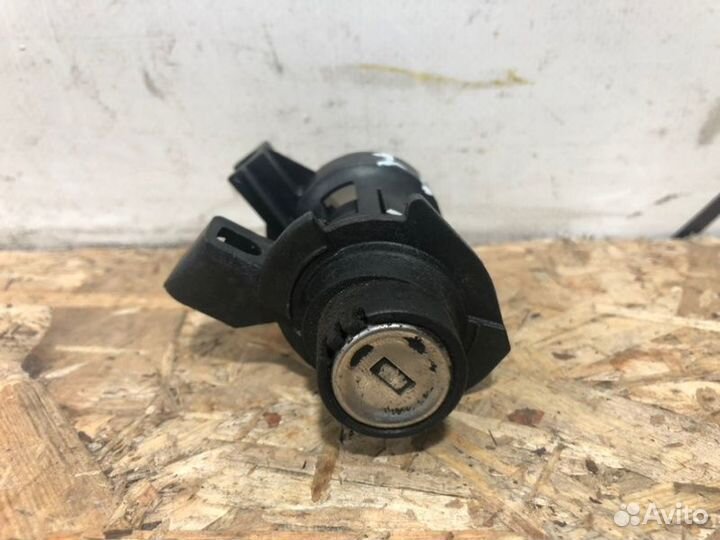 Личинка замка багажника Mercedes-Benz C-Class W204