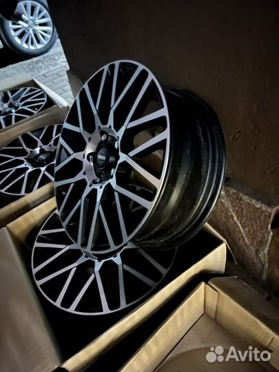 Диски momo revenge R17