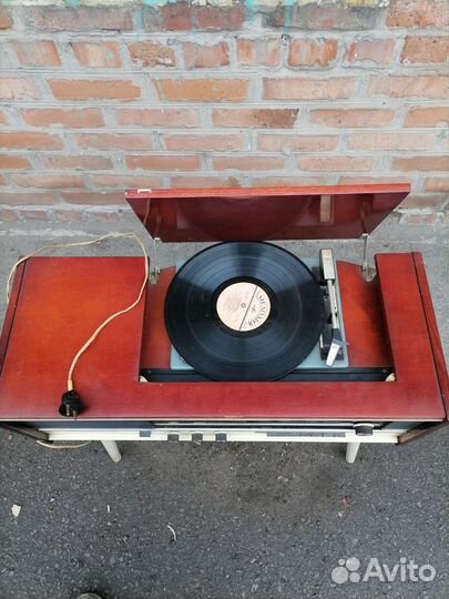 Радиола контата 204