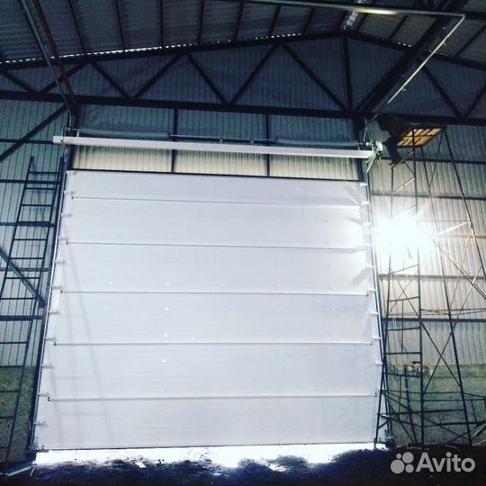 Подъемные ворота для склада