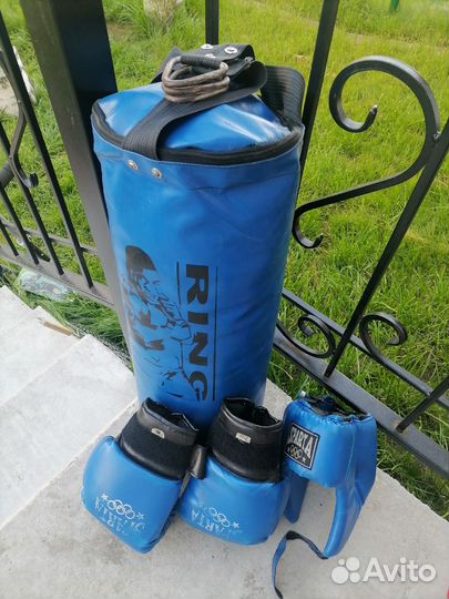 Боксерская груша детская на 10 кг, с перчатками и