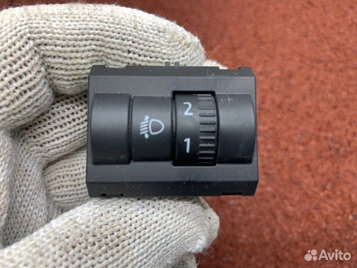 Кнопка корректора фар Skoda Octavia A7 2014-2020