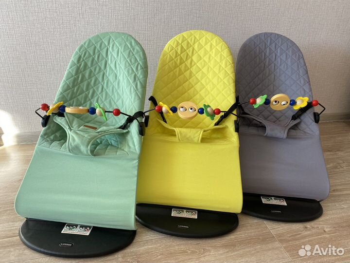 Новый шезлонг для новорожденных с игрушкой