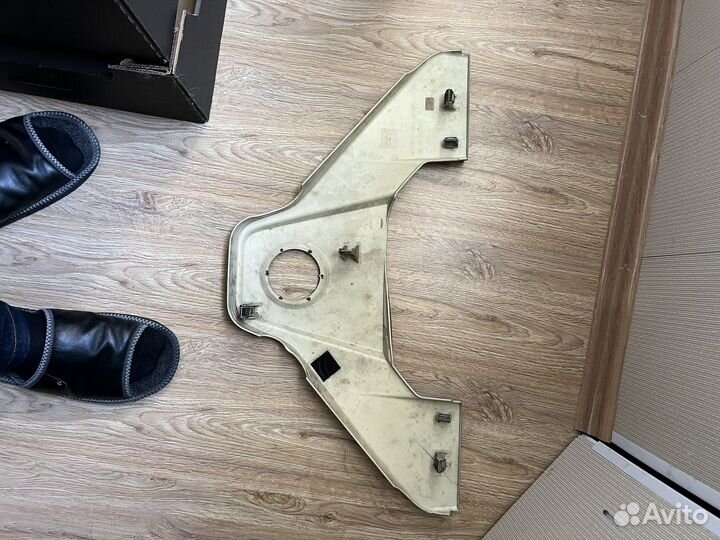 Накладка мотора Mercedes 63 Amg