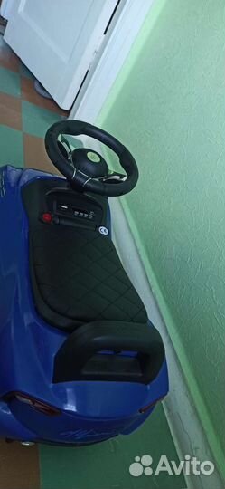 Машинка каталка толокар с ручкой