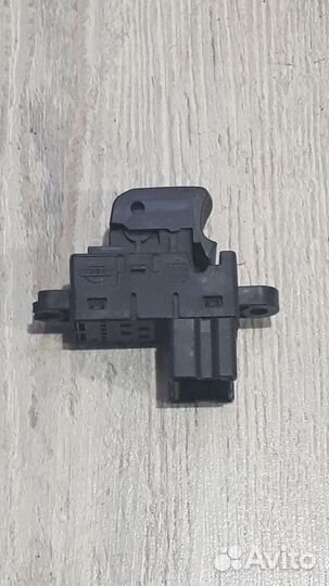 Кнопка стеклоподъемника Nissan X-trail T31 Лев