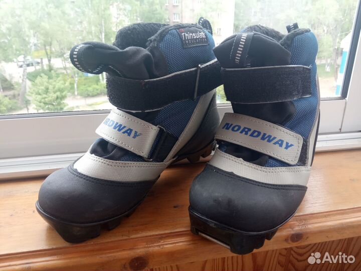 Ботинки лыжные 34, 35 р-р крепление NNN
