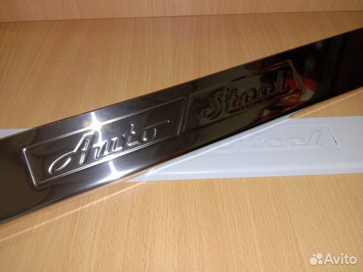 Накладки на пороги универсальные (нержавейка)