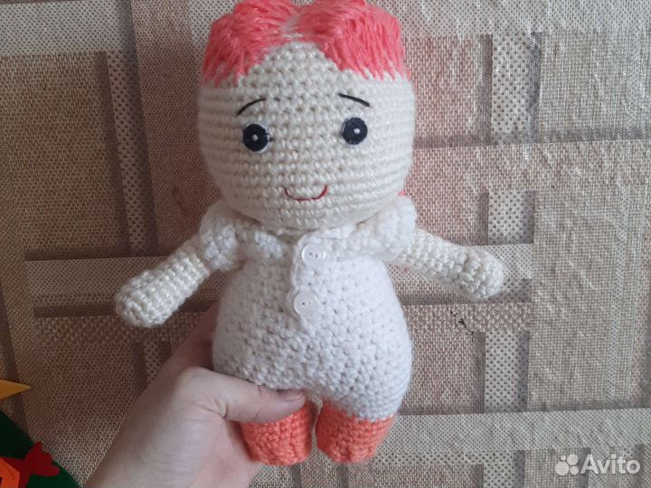 Вязаная кукла ручной работы