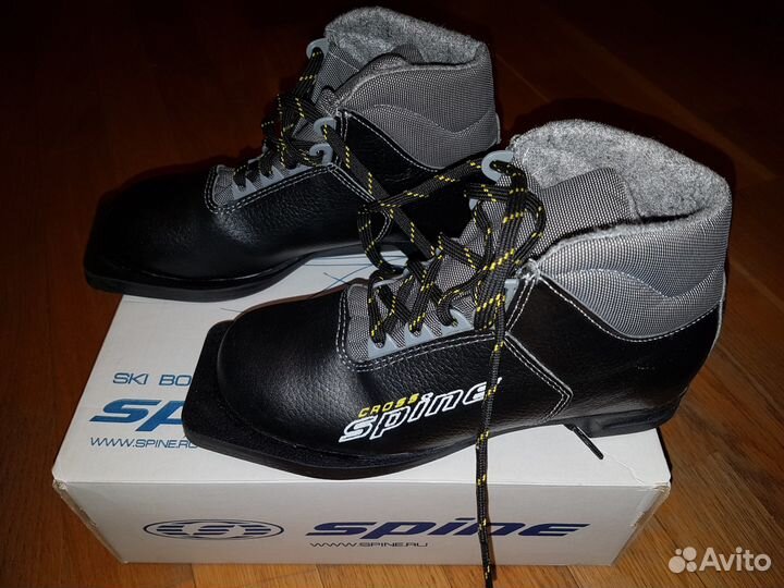Продаю детские лыжные ботинки NN75 р-р 35