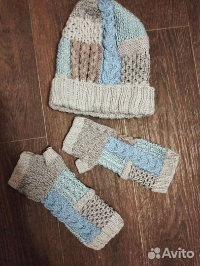 Комплект шапка и митенки
