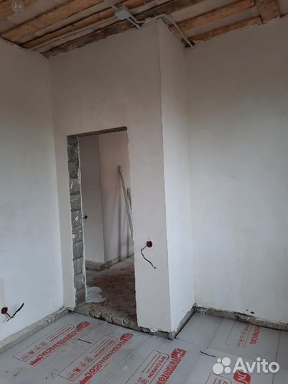 Механизированная и ручная штукатурка стен под обои