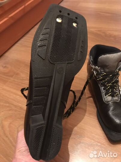 Лыжные ботинки