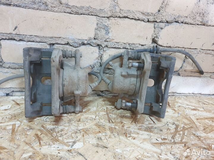 Суппорт тормозной передний Renault Duster