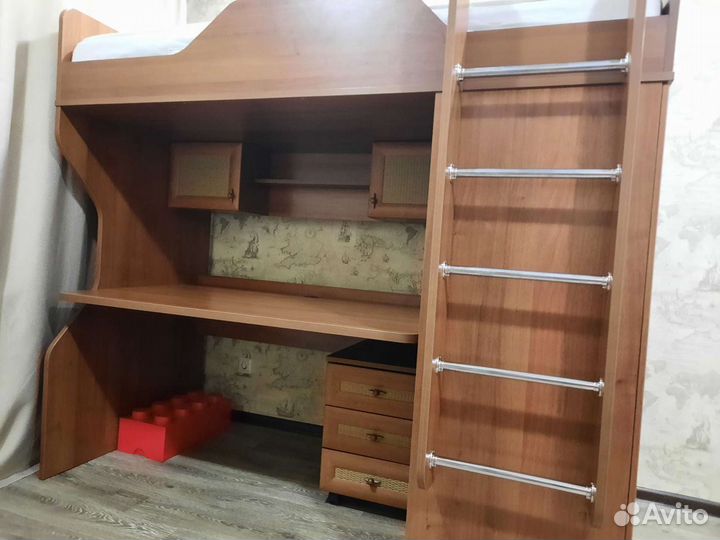Кровать двухьярусная