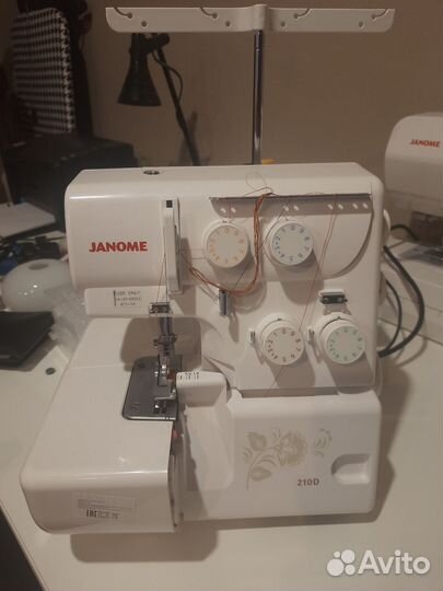Оверлок Janome 210D