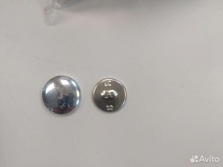 Пуговицы под обтяжку