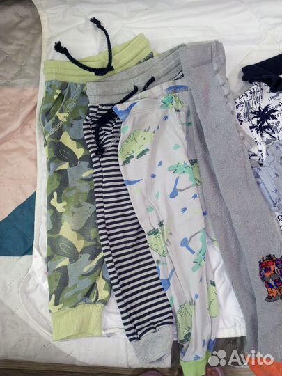 Не большой пакет одежды на мальчика