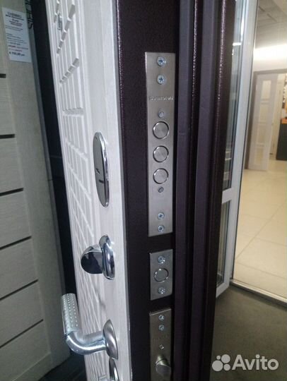 Дверь входная Сотка трио (три петли, тройной уплот