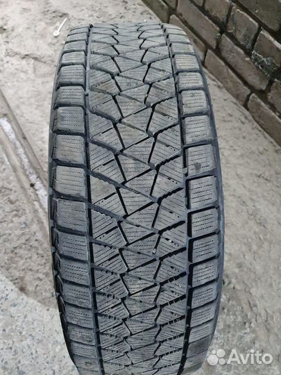 Bridgestone Blizzak DM-V2 225/65 R17