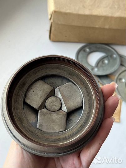 Машинка для закатывания банок