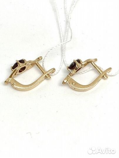 Золотые серьги с камнем