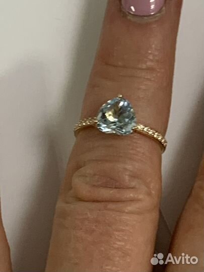 Золотое кольцо с топазом и фианитами 15 размер