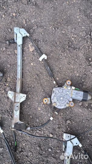 Правый стеклоподъёмник Audi 100c4 4A0837398A