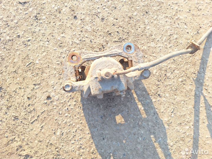 Передний правый суппорт Hyundai Solaris 1 1.6 G4FC