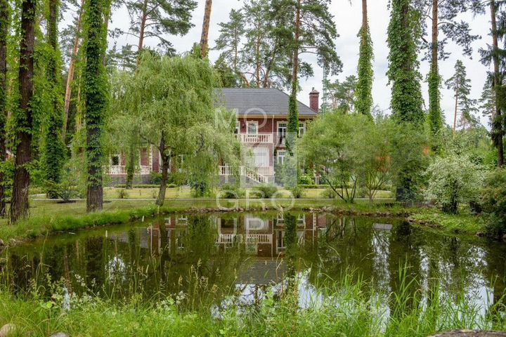 Коттедж 850 м² на участке 61 сот.