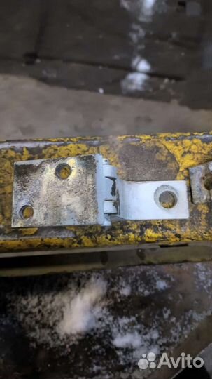 Петля передней двери Audi 100C4 A6C4 4A0831401A